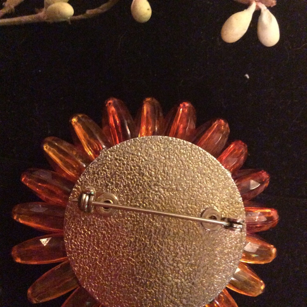 Vintage Rootbeer Lucite 1950 Drama Flower Brooch - Picture 4 of 4